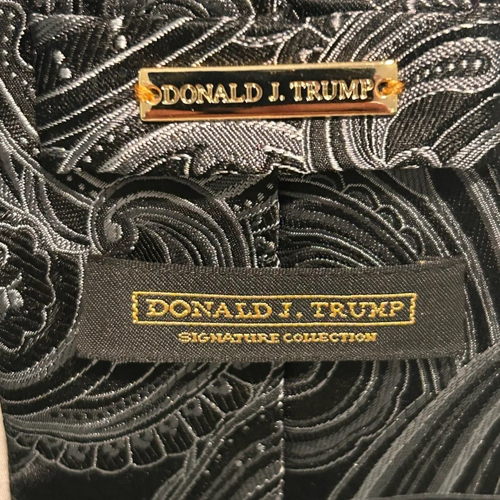 2 DJT sophisticated black and gray patterned ties - Picture 4 of 5